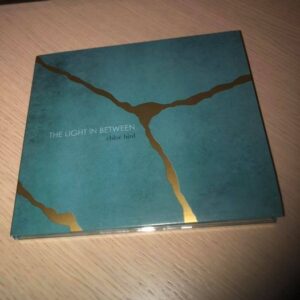 Chloé Bird: “The light in between” (2018)
