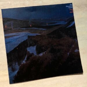 The Mountain Goats: “Dark in here” (2021)